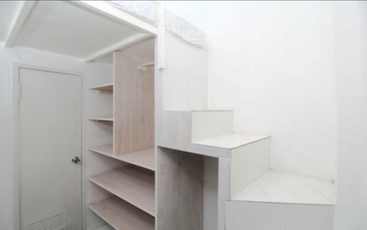Отель Kamar Keluarga Duri Kosambi Джакарта Экстерьер фото